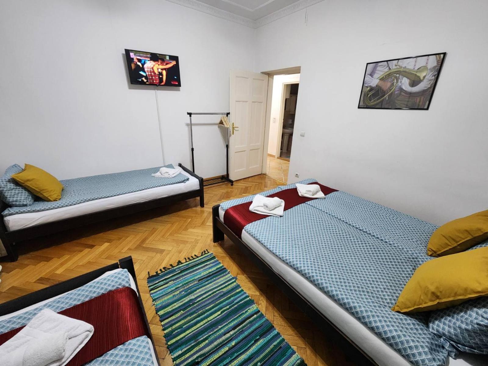 Authentic Belgrade Centre Apartments For Large Groups, Republic Square - Up To 47 People In 5 Apartments Habitación foto