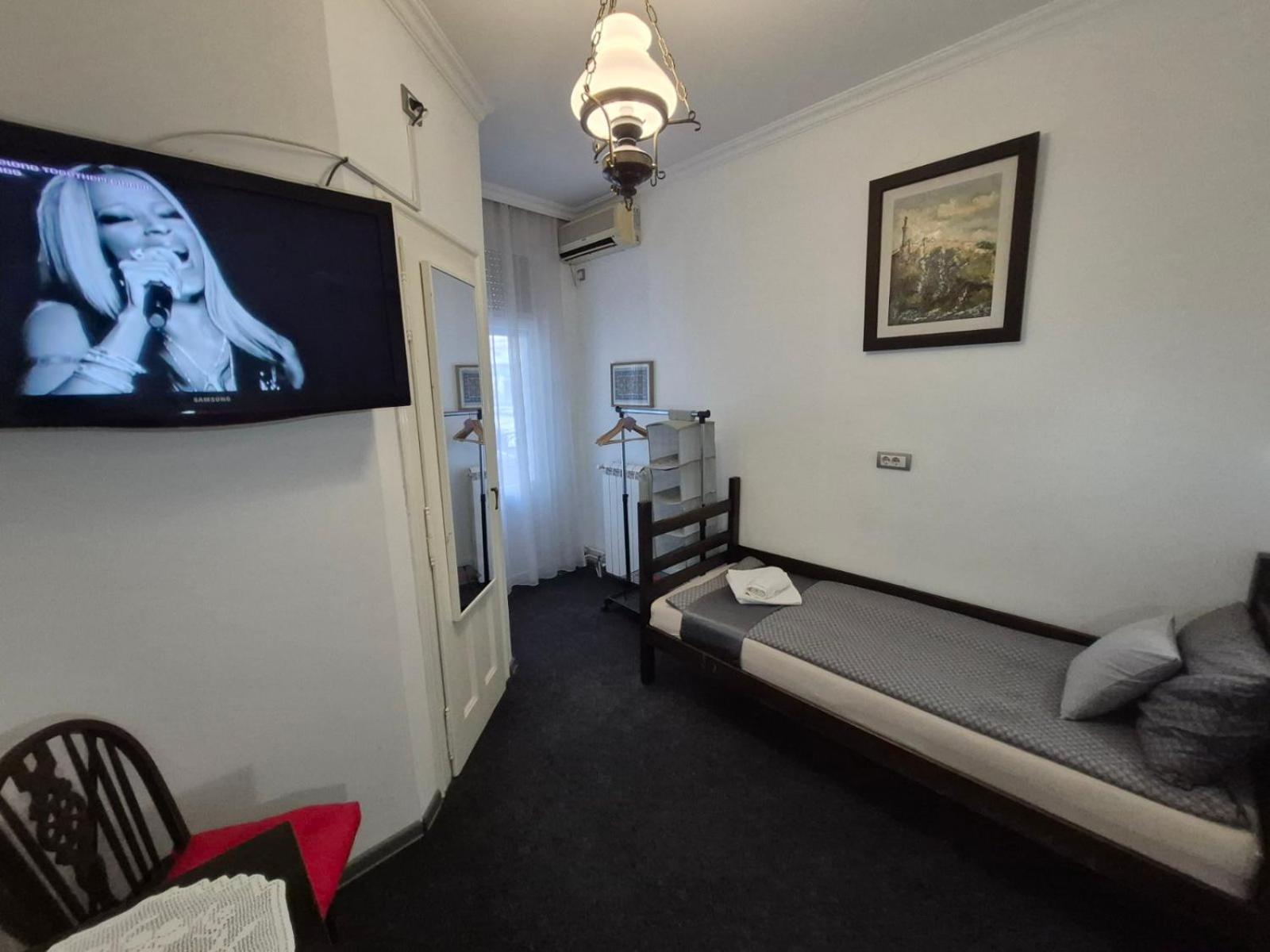 Authentic Belgrade Centre Apartments For Large Groups, Republic Square - Up To 47 People In 5 Apartments Habitación foto