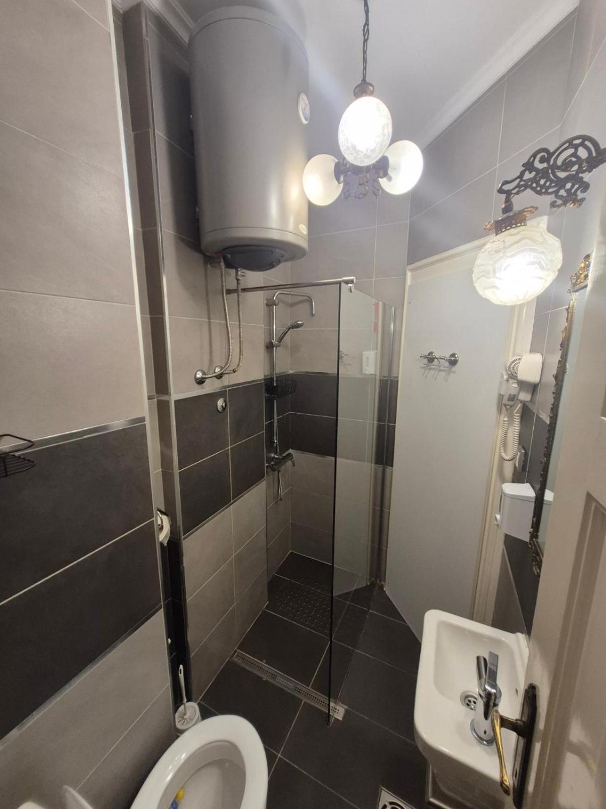 Authentic Belgrade Centre Apartments For Large Groups, Republic Square - Up To 47 People In 5 Apartments Habitación foto