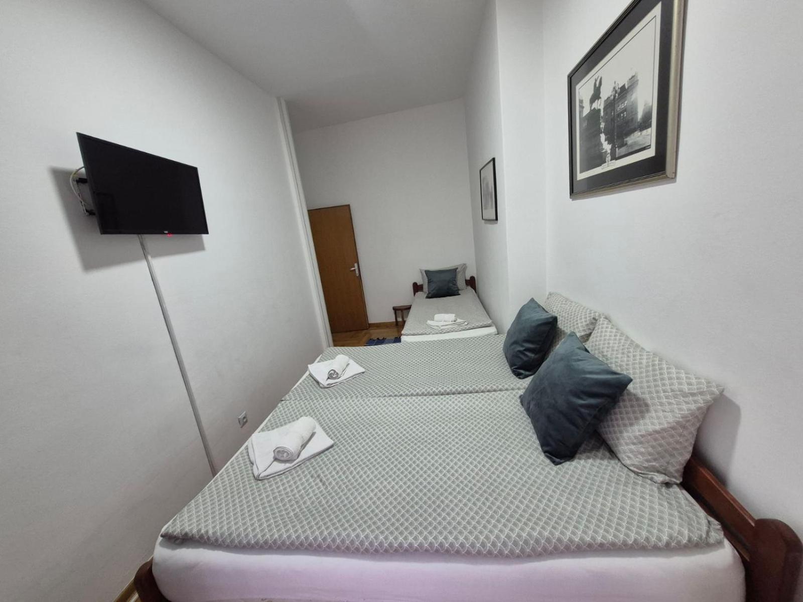 Authentic Belgrade Centre Apartments For Large Groups, Republic Square - Up To 47 People In 5 Apartments Habitación foto