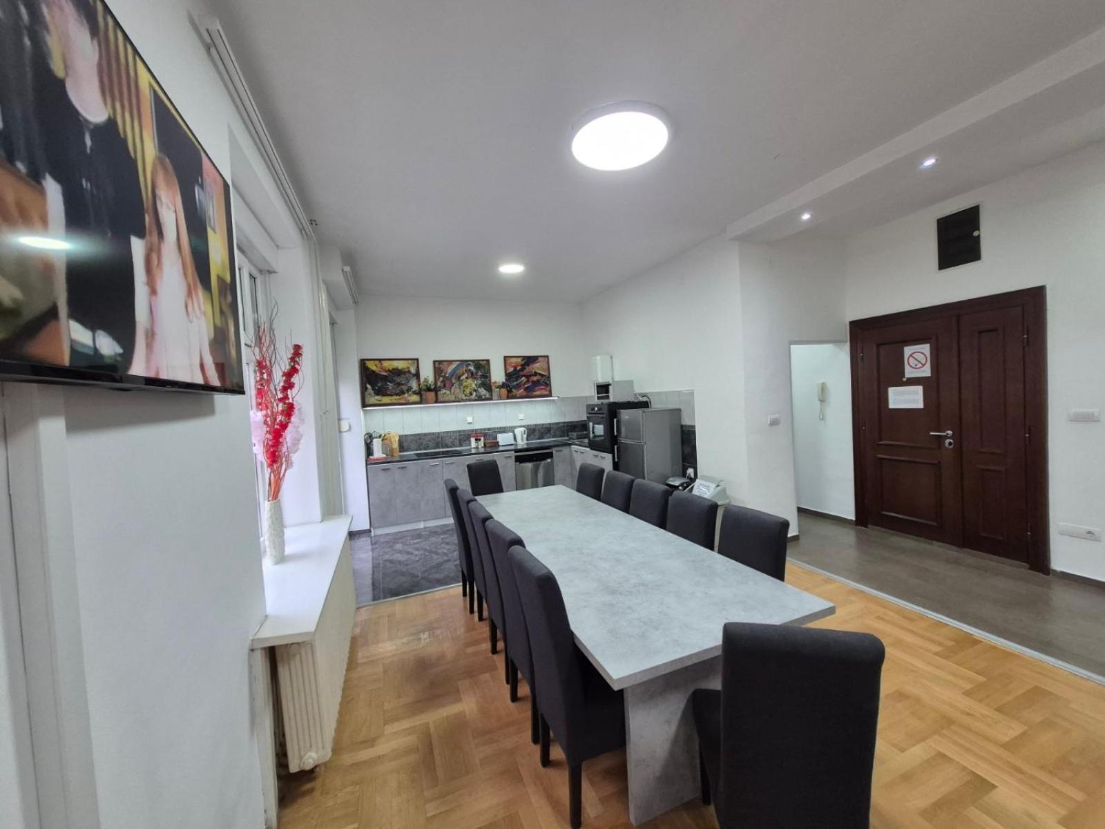 Authentic Belgrade Centre Apartments For Large Groups, Republic Square - Up To 47 People In 5 Apartments Habitación foto