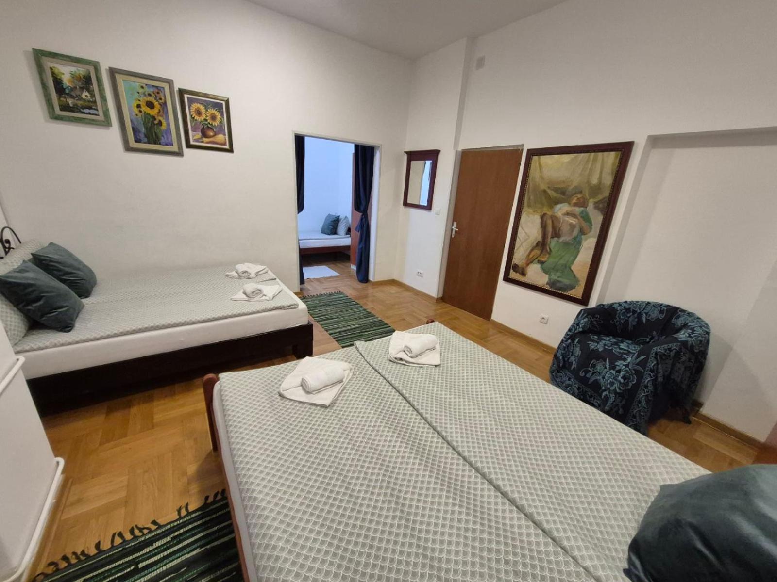 Authentic Belgrade Centre Apartments For Large Groups, Republic Square - Up To 47 People In 5 Apartments Habitación foto